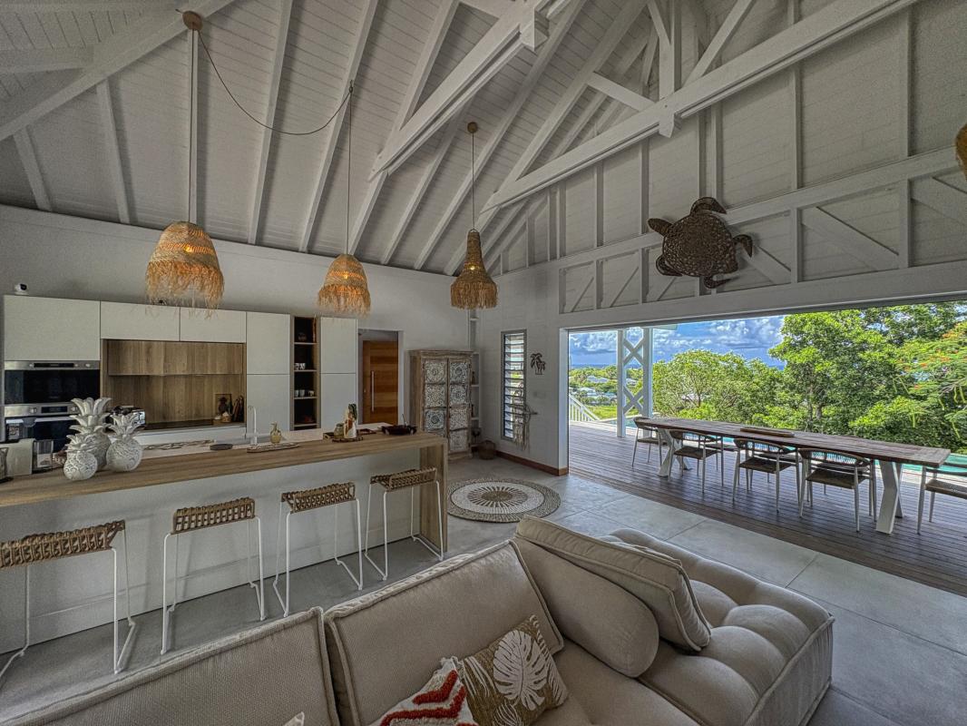 14.Location villa piscine Saint François Guadeloupe_Pièce de vie vue mer